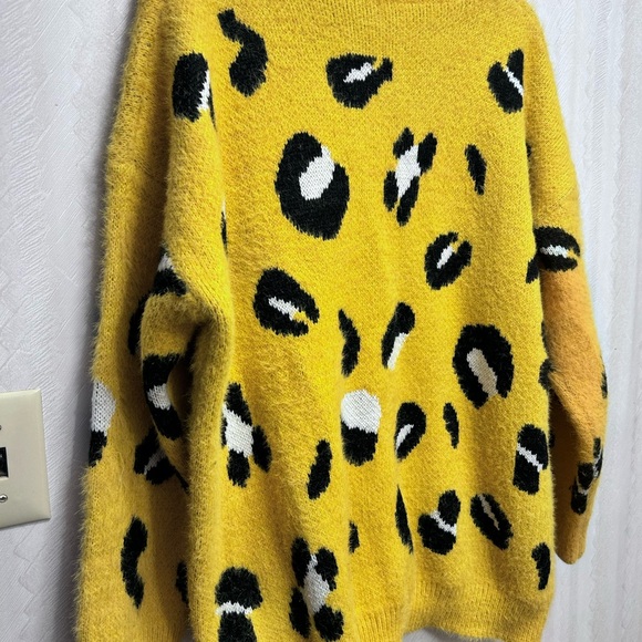 Lumiere Leopard Sweater, Yellow, Size Large. Made With Nylon And Acrylic. - Picture 7 of 8